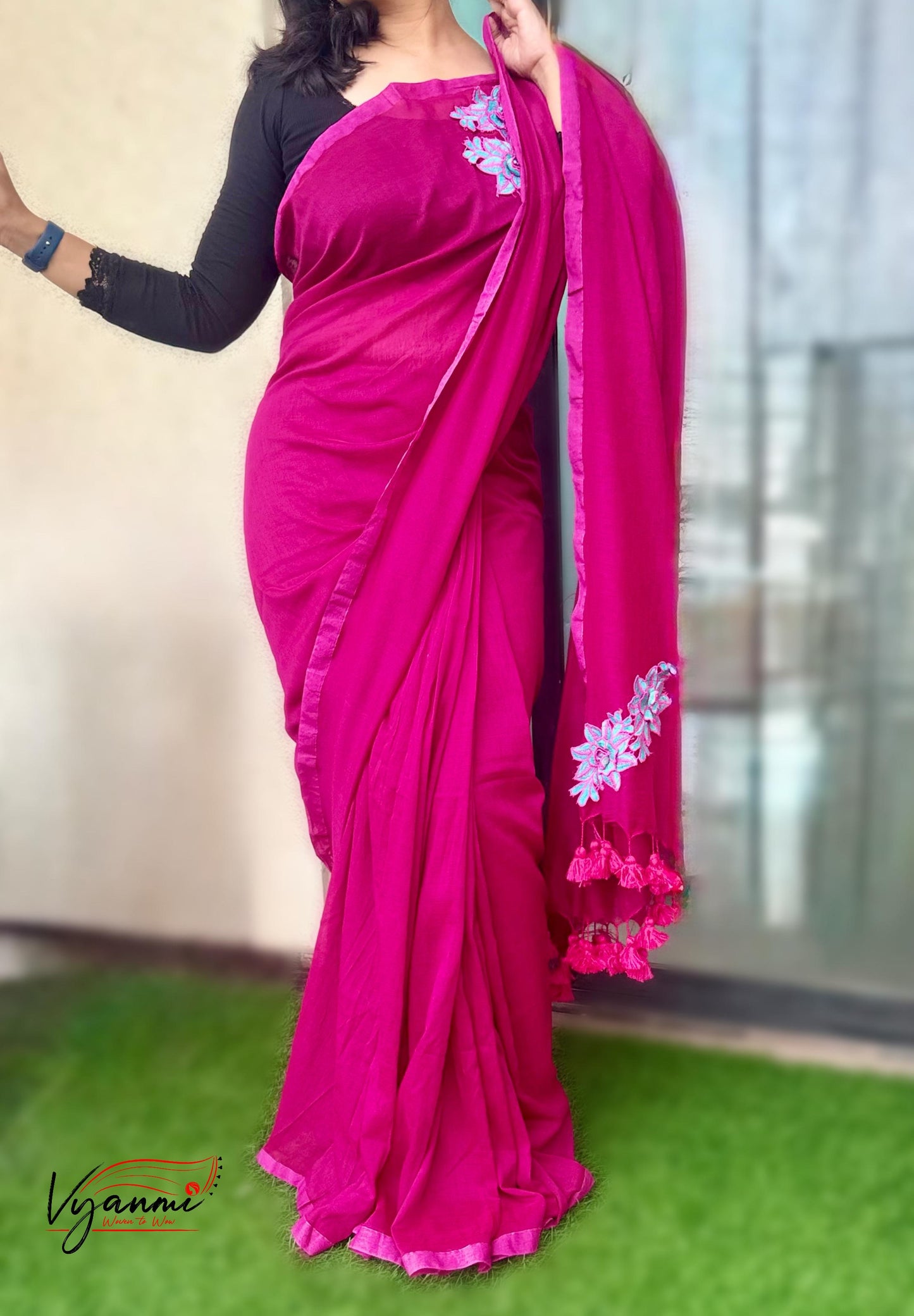 Vyanmi Gulabi Bloom Handloom Saree