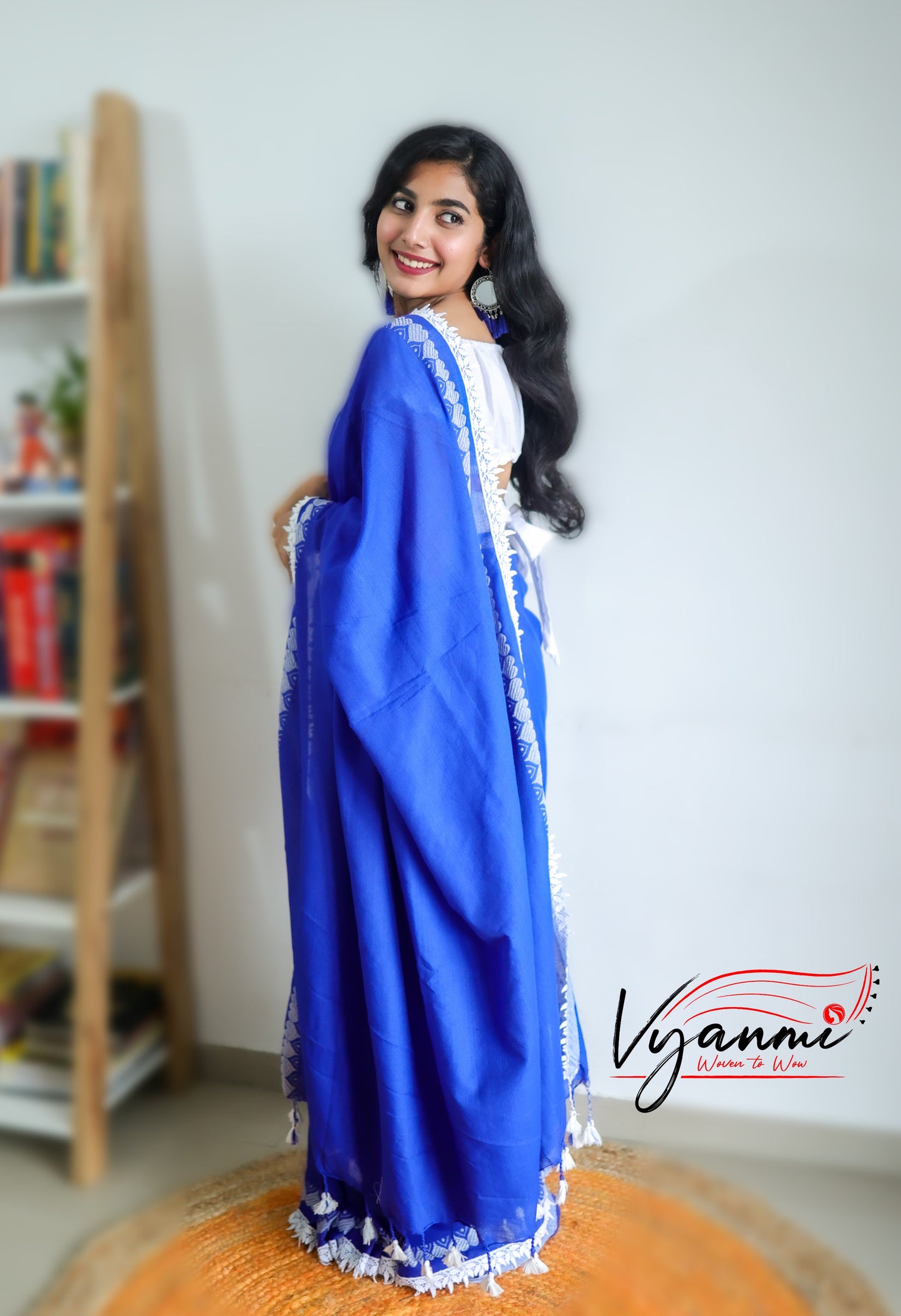Vyanmi ShvetNeela Handloom Saree