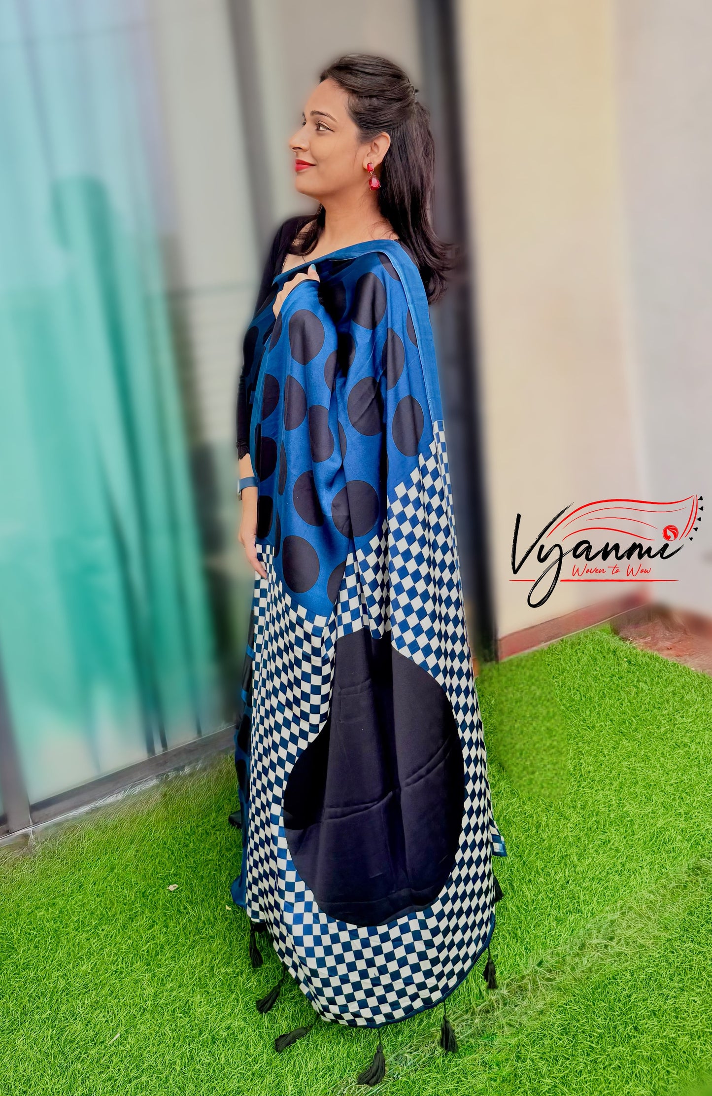 Vyanmi Indigo Pop Semi Gajji Silk Saree