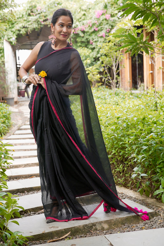 Vyanmi Blackout Babe Mulmul Saree