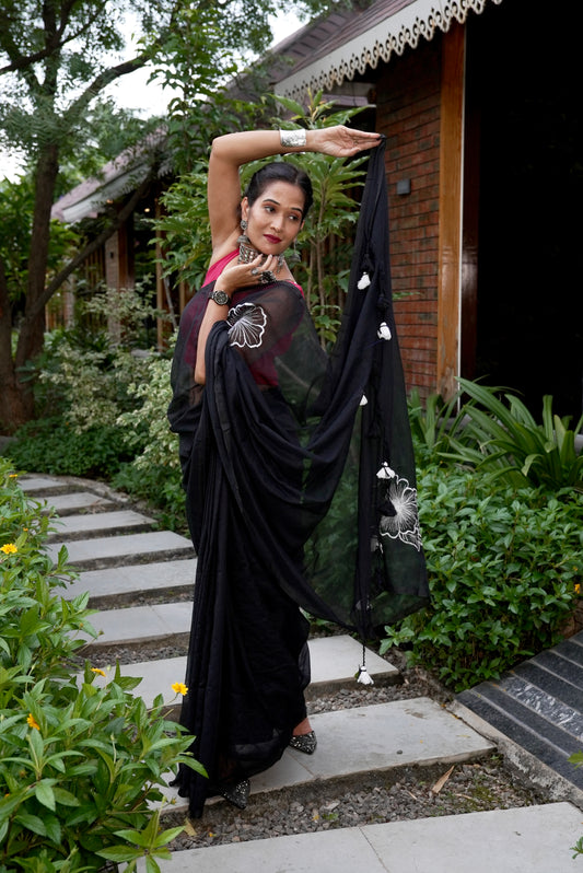 Vyanmi Black & Beyond Mulmul Saree
