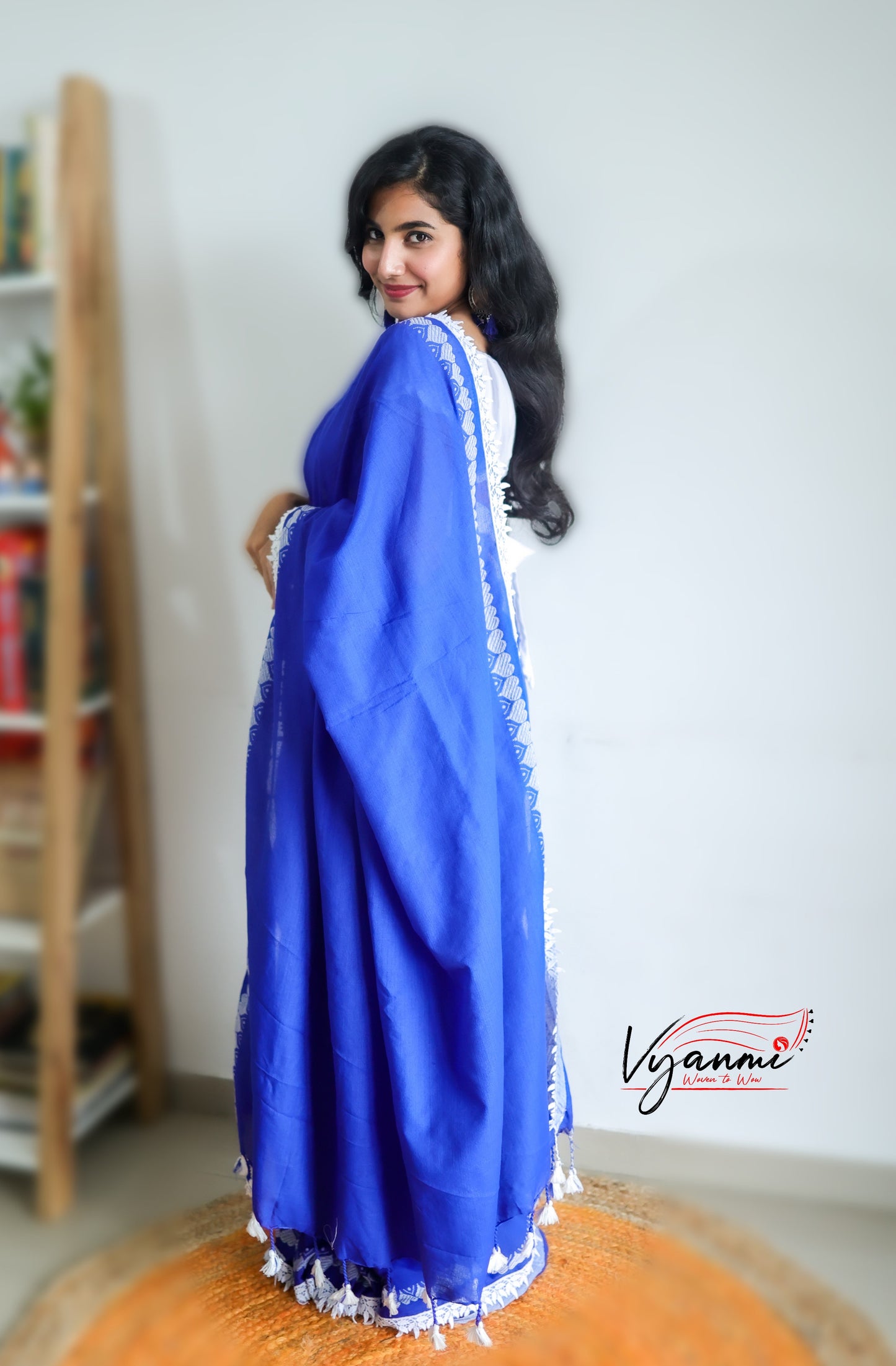 Vyanmi ShvetNeela Handloom Saree