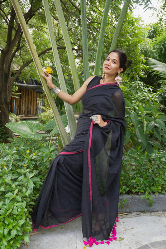 Vyanmi Blackout Babe Mulmul Saree
