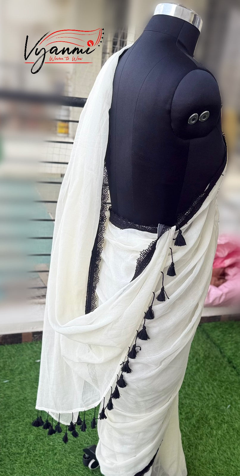 Vyanmi White Malai Mulmul Saree
