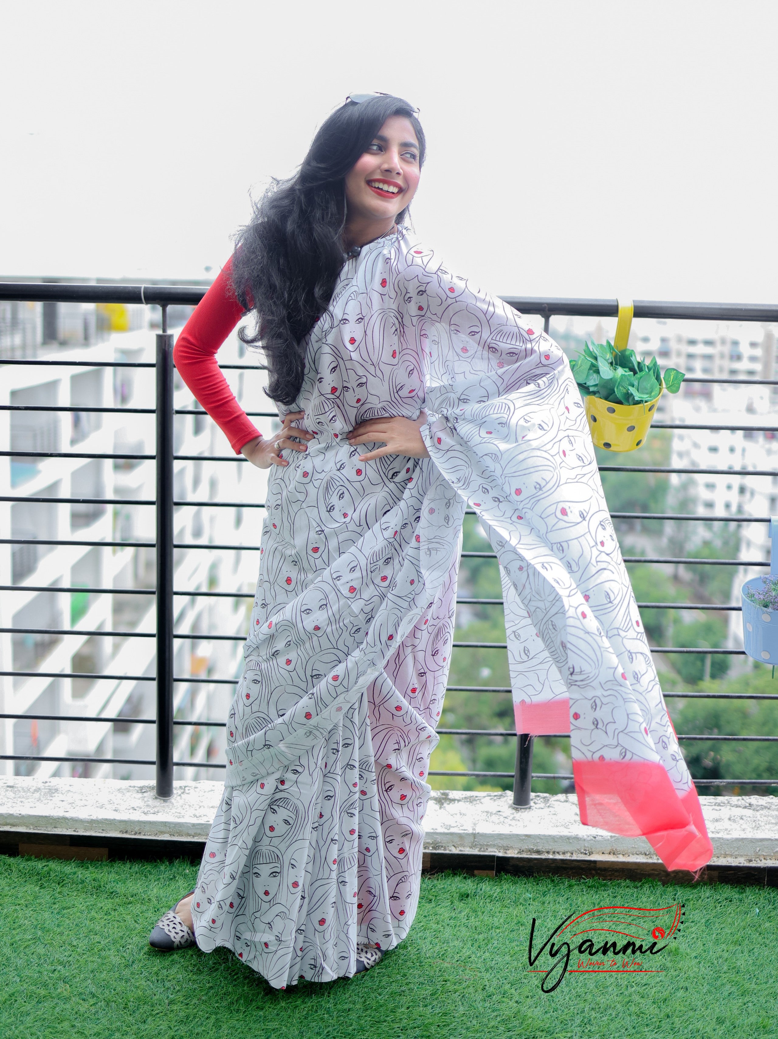 Vyanmi Red Lip Pop Mul Saree
