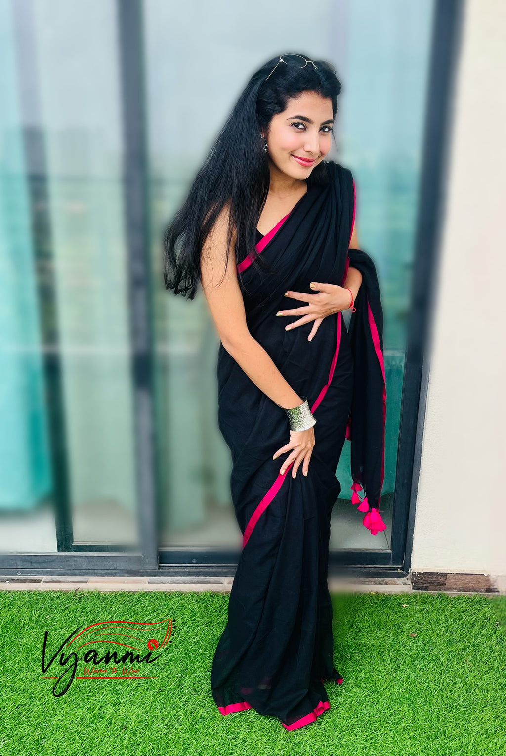 Vyanmi Blackout Babe Mulmul Saree
