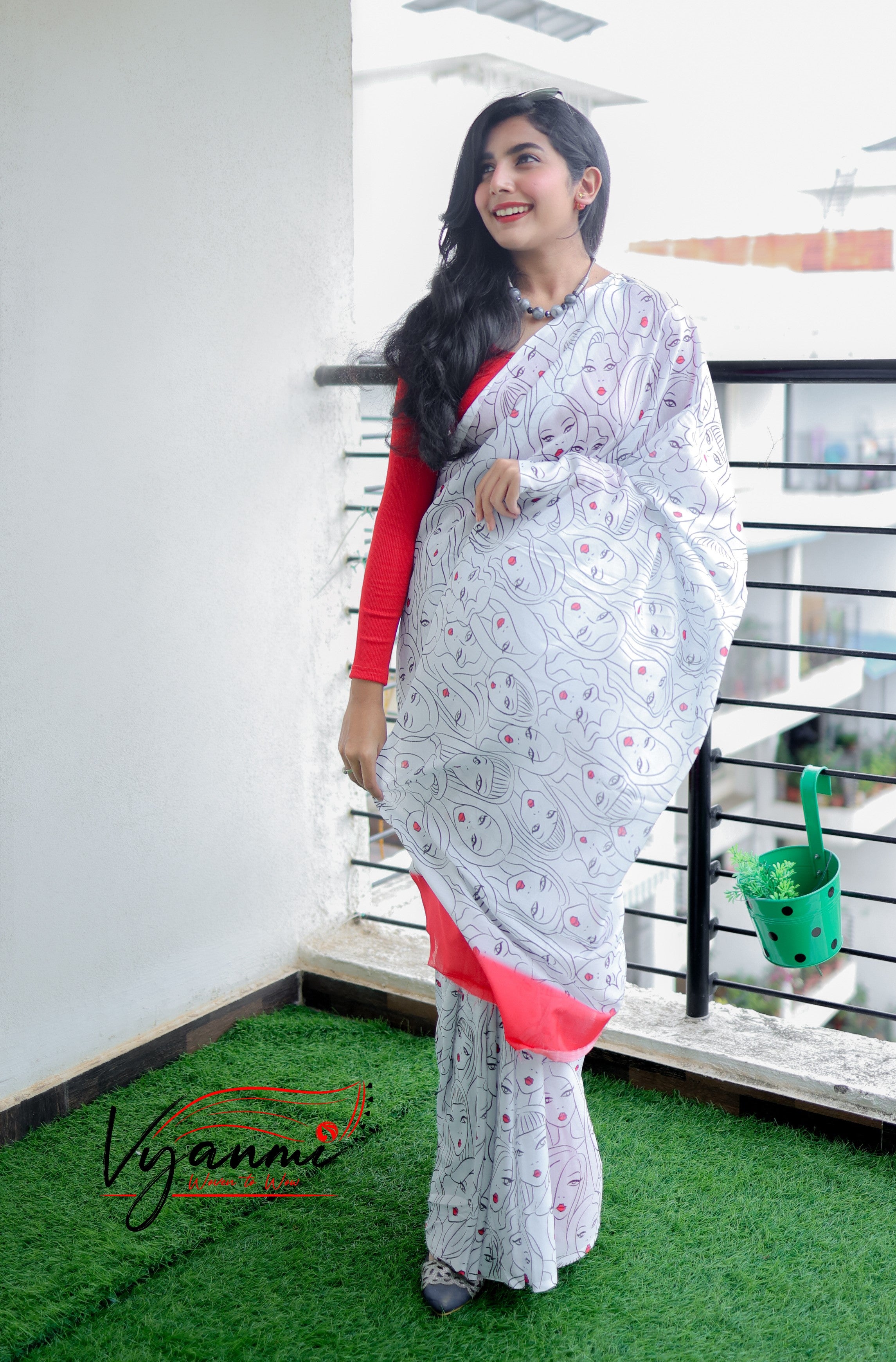 Vyanmi Red Lip Pop Mul Saree