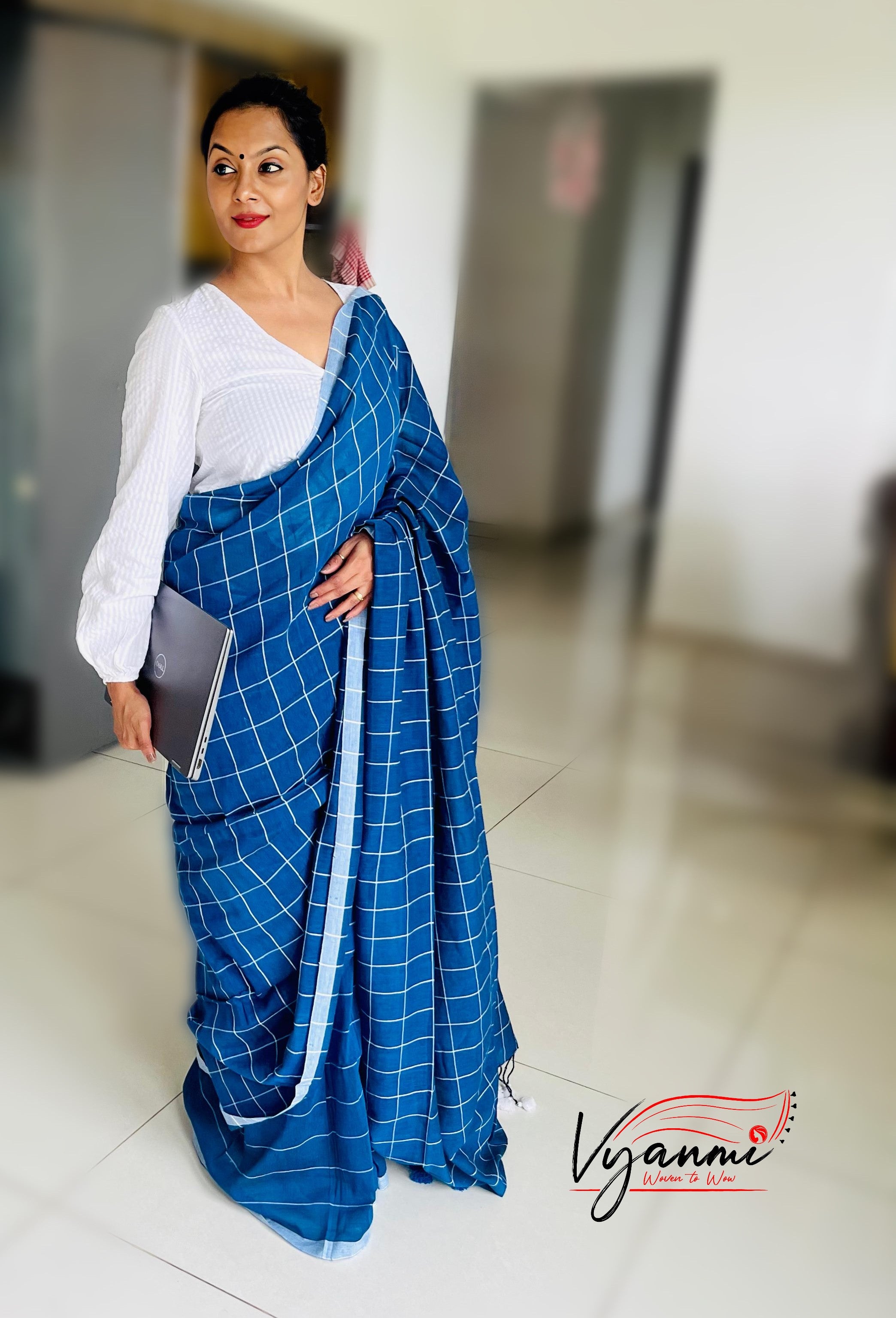 Vyanmi Blue Grid Handloom Saree