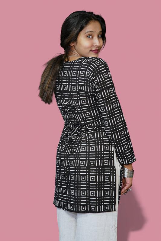 Vyanmi Inka Black Sleeved Corset Kurti