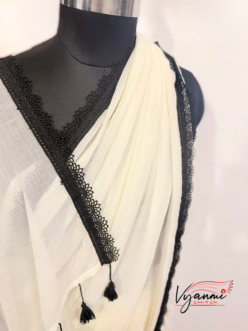 Vyanmi White Malai Mulmul Saree