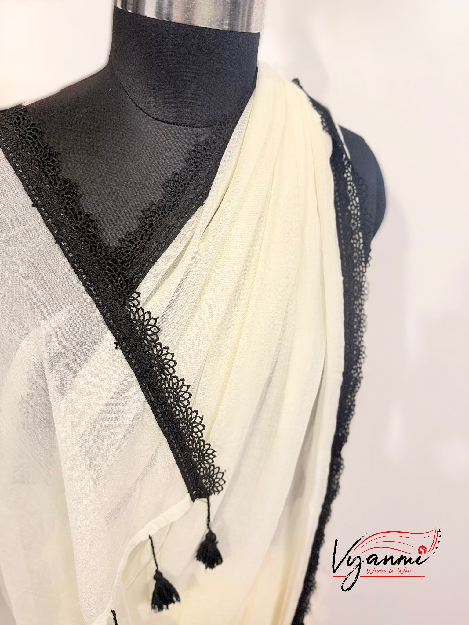 Vyanmi White Malai Mulmul Saree