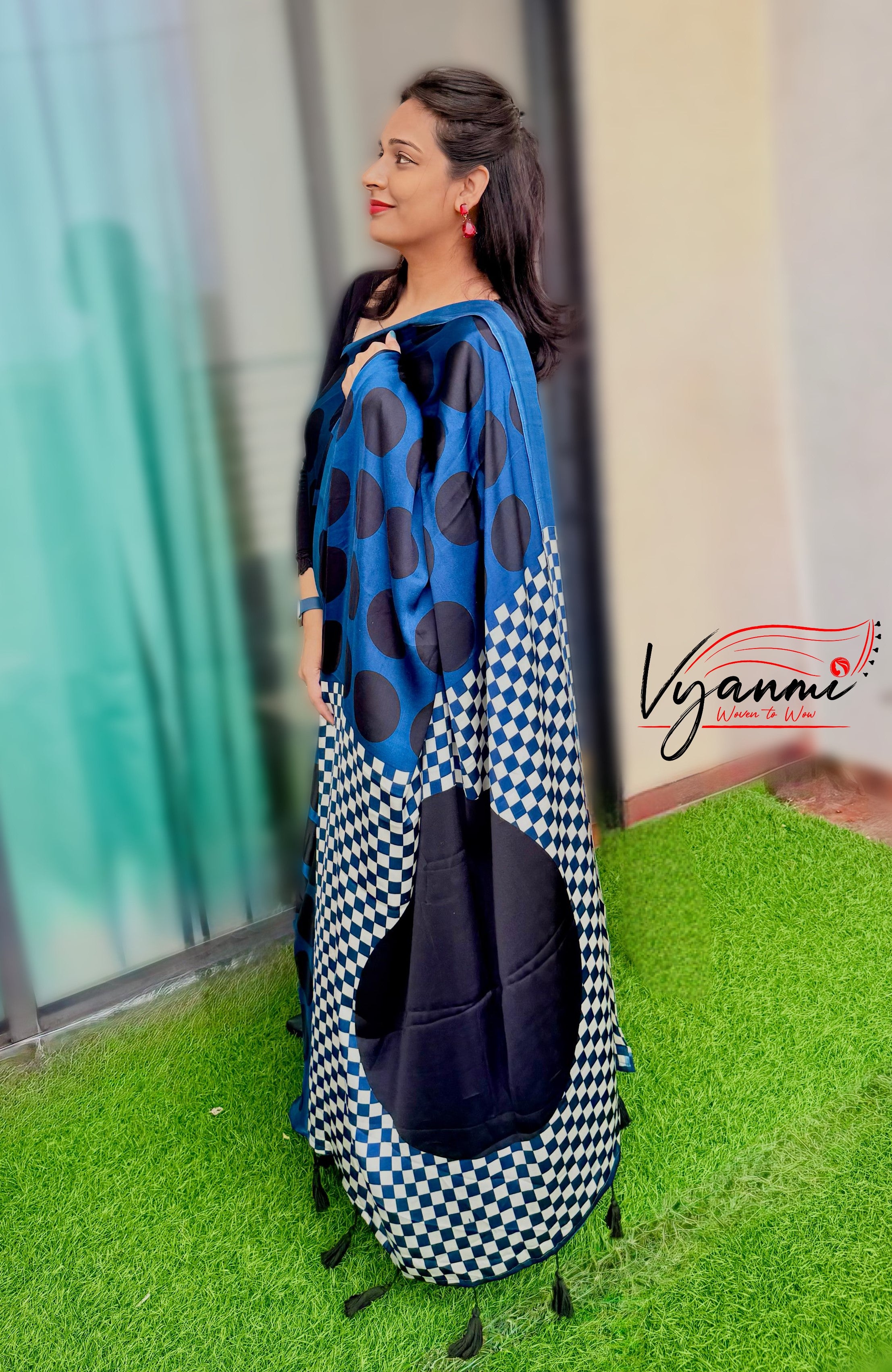 Vyanmi Indigo Pop Semi Gajji Silk Saree