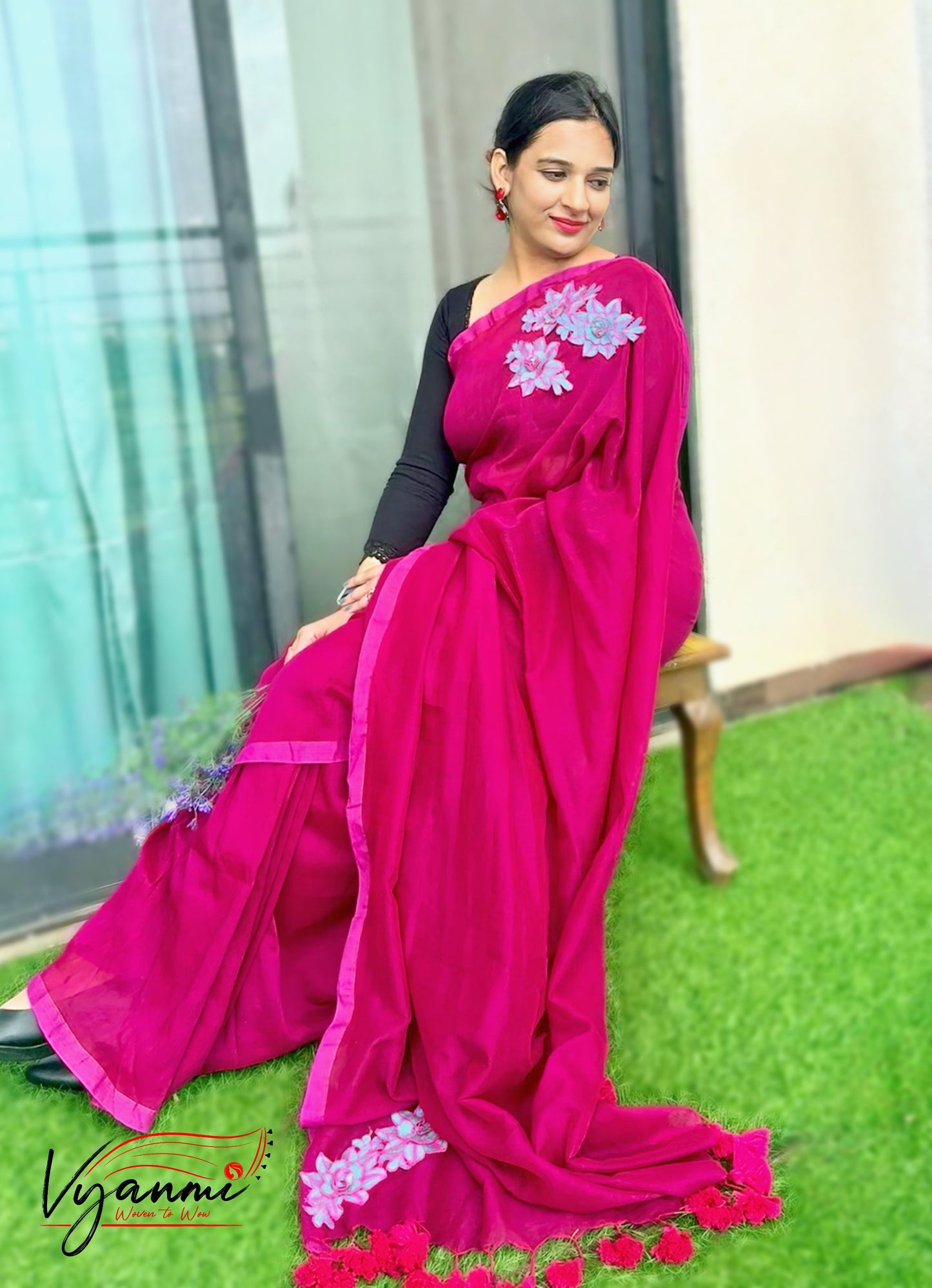 Vyanmi Gulabi Bloom Handloom Saree
