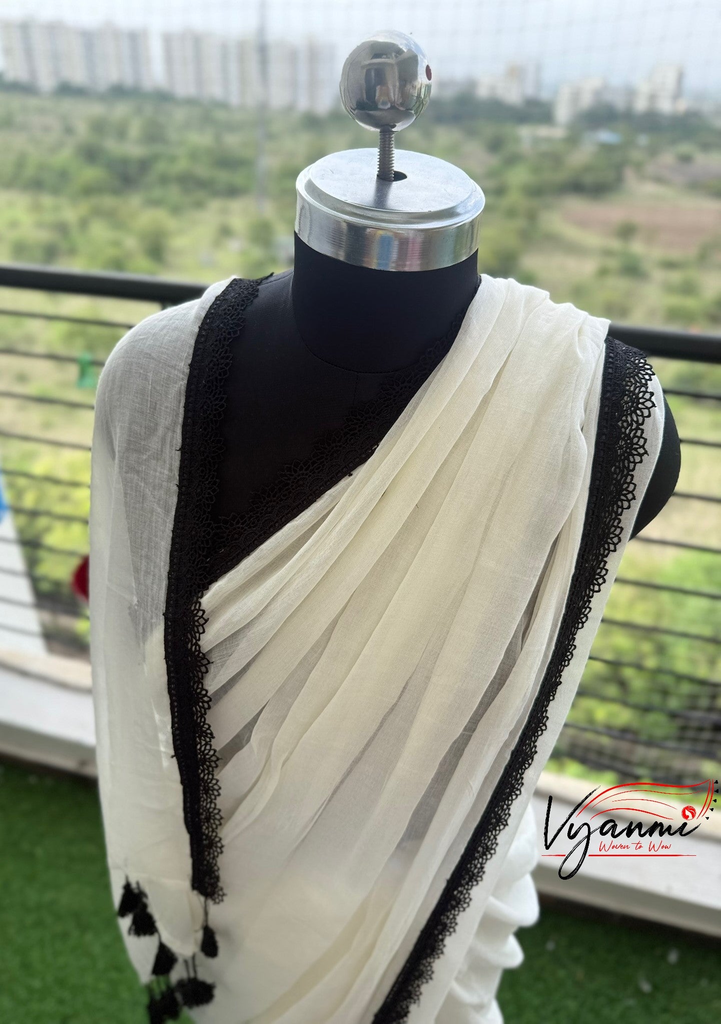 Vyanmi White Malai Mulmul Saree