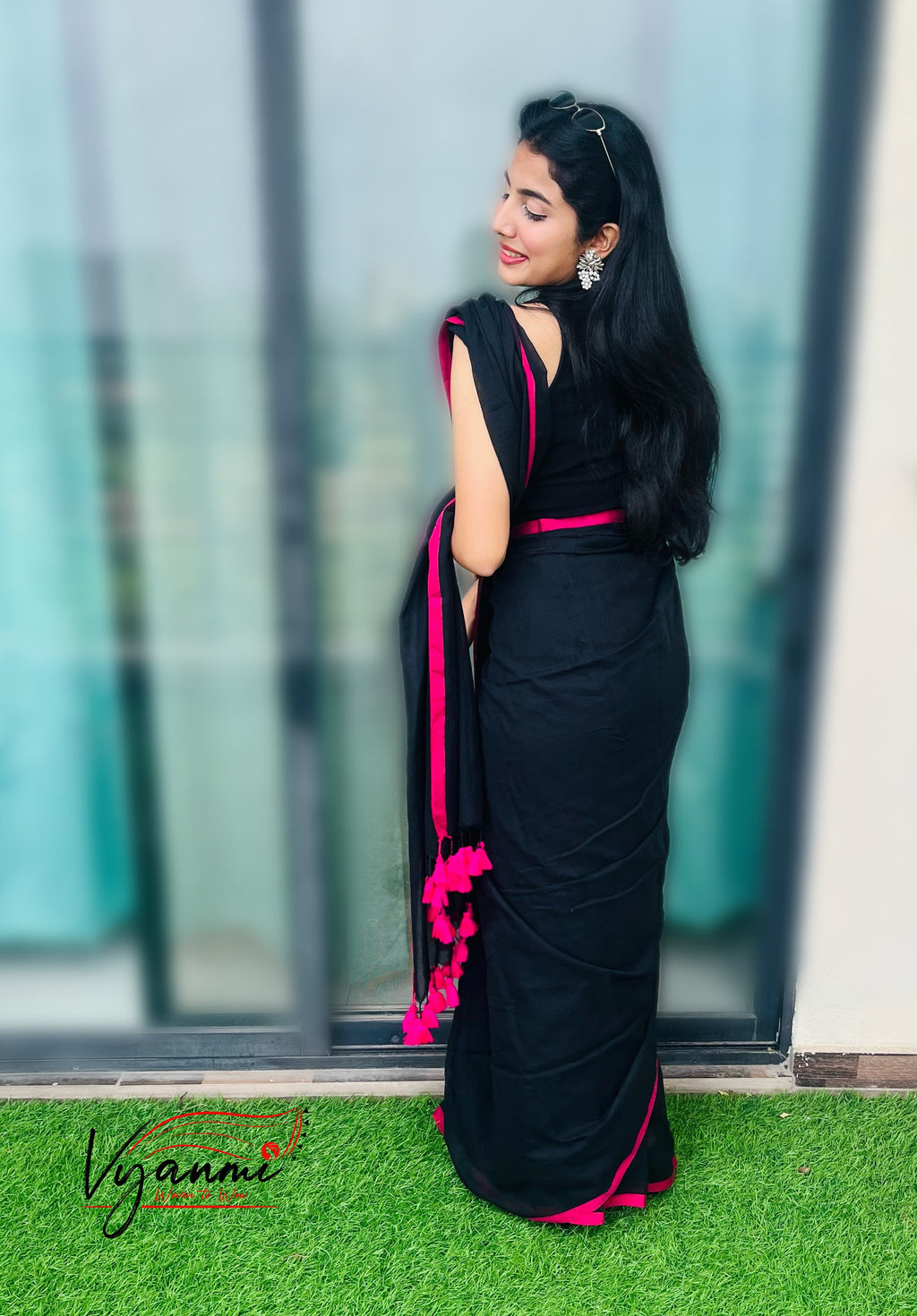 Vyanmi Blackout Babe Mulmul Saree