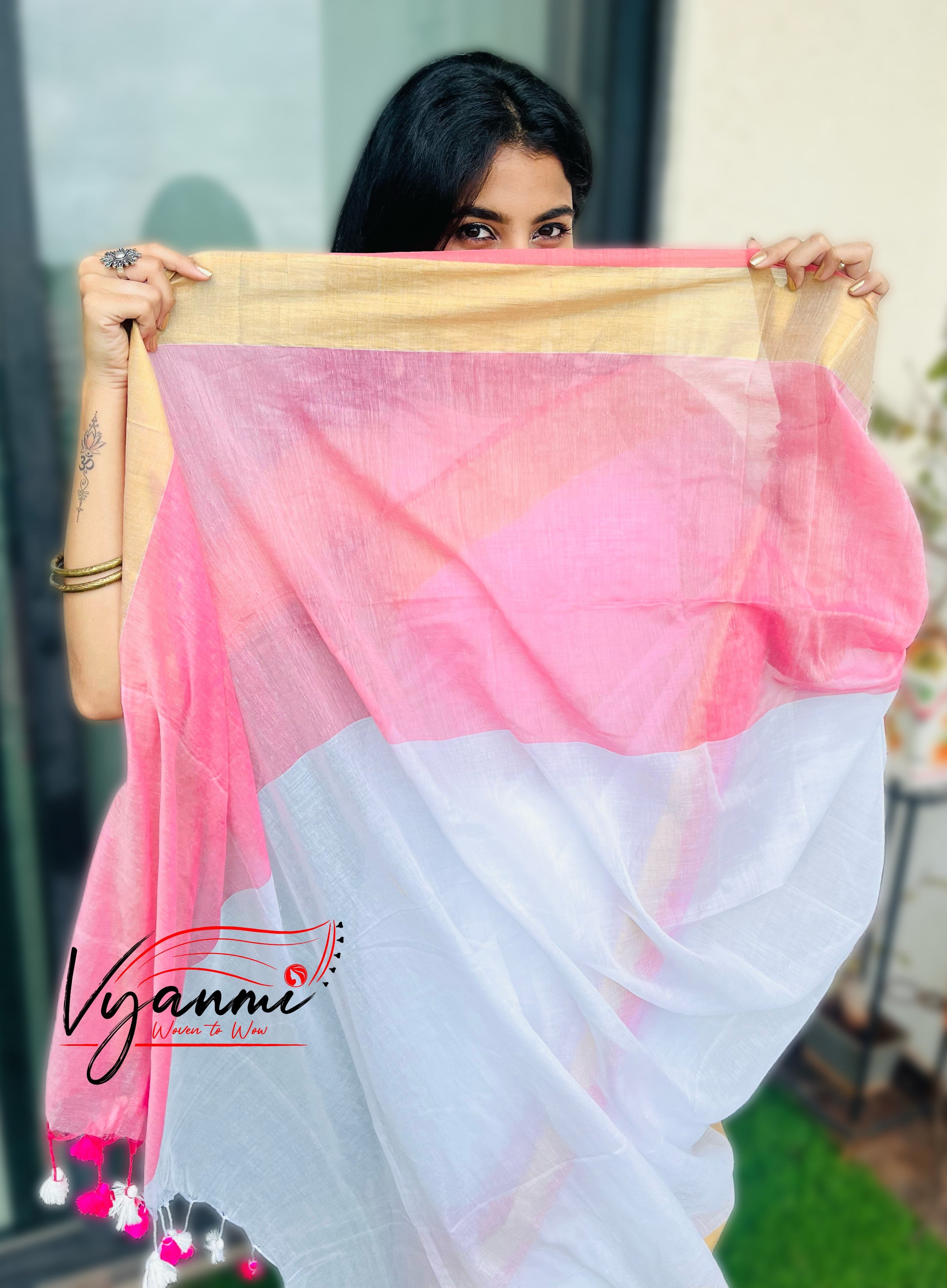 Vyanmi Pink Onaya Mulmul Saree