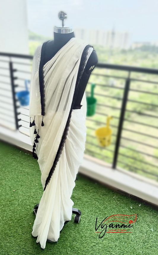 Vyanmi White Malai Mulmul Saree