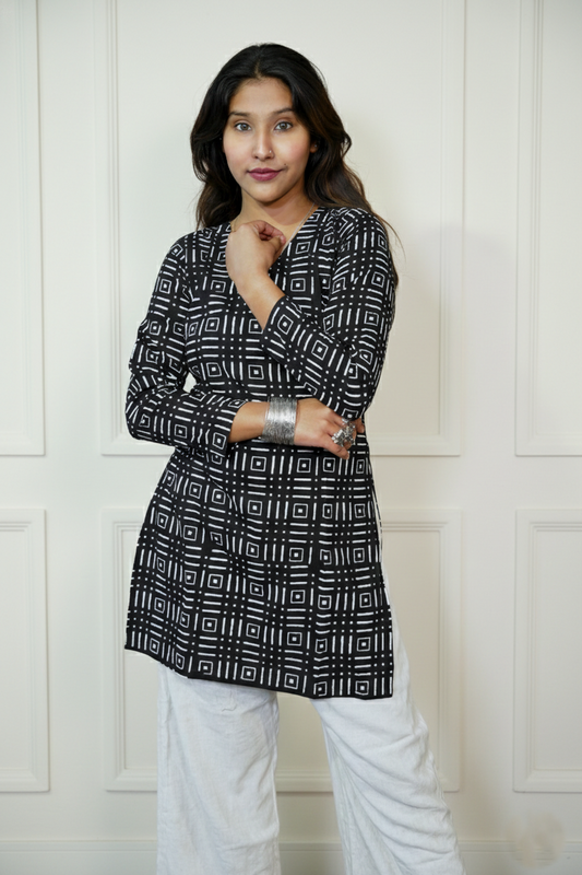 Vyanmi Inka Black Sleeved Corset Kurti