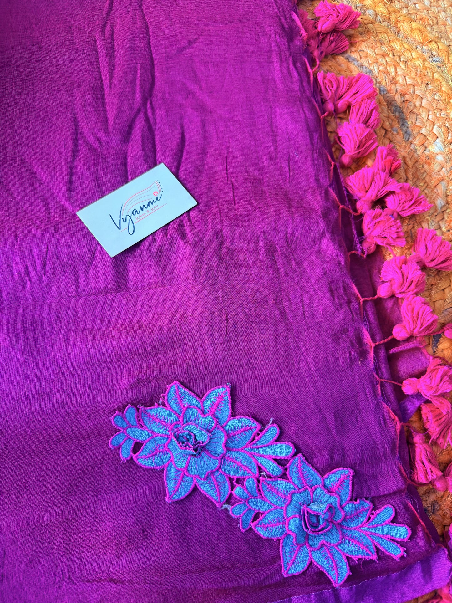 Vyanmi Gulabi Bloom Handloom Saree