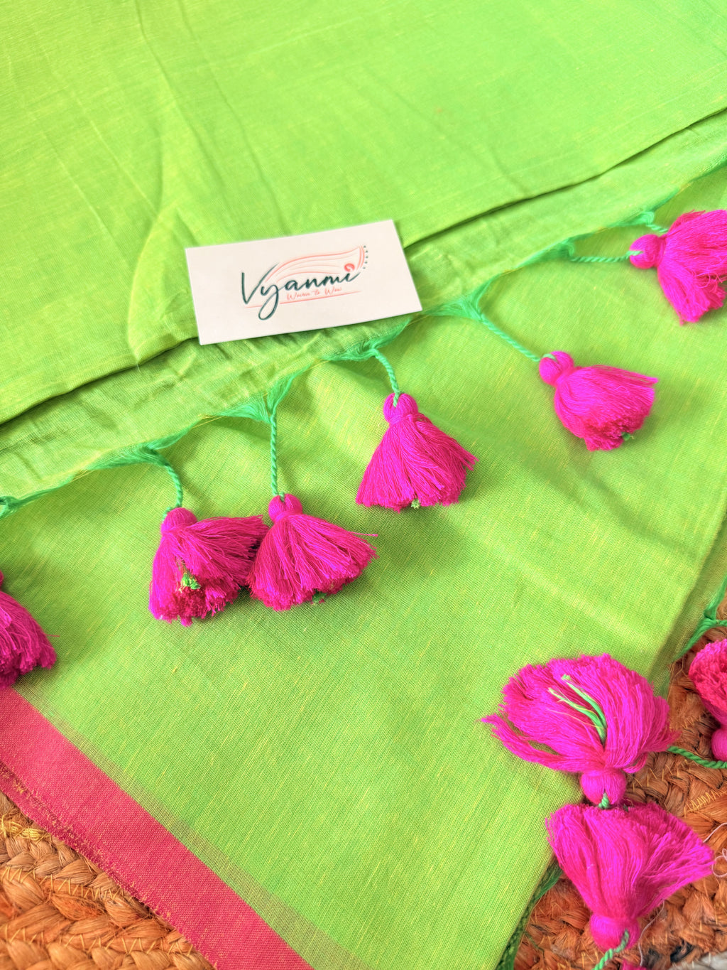 Vyanmi Limelight Mulmul Saree