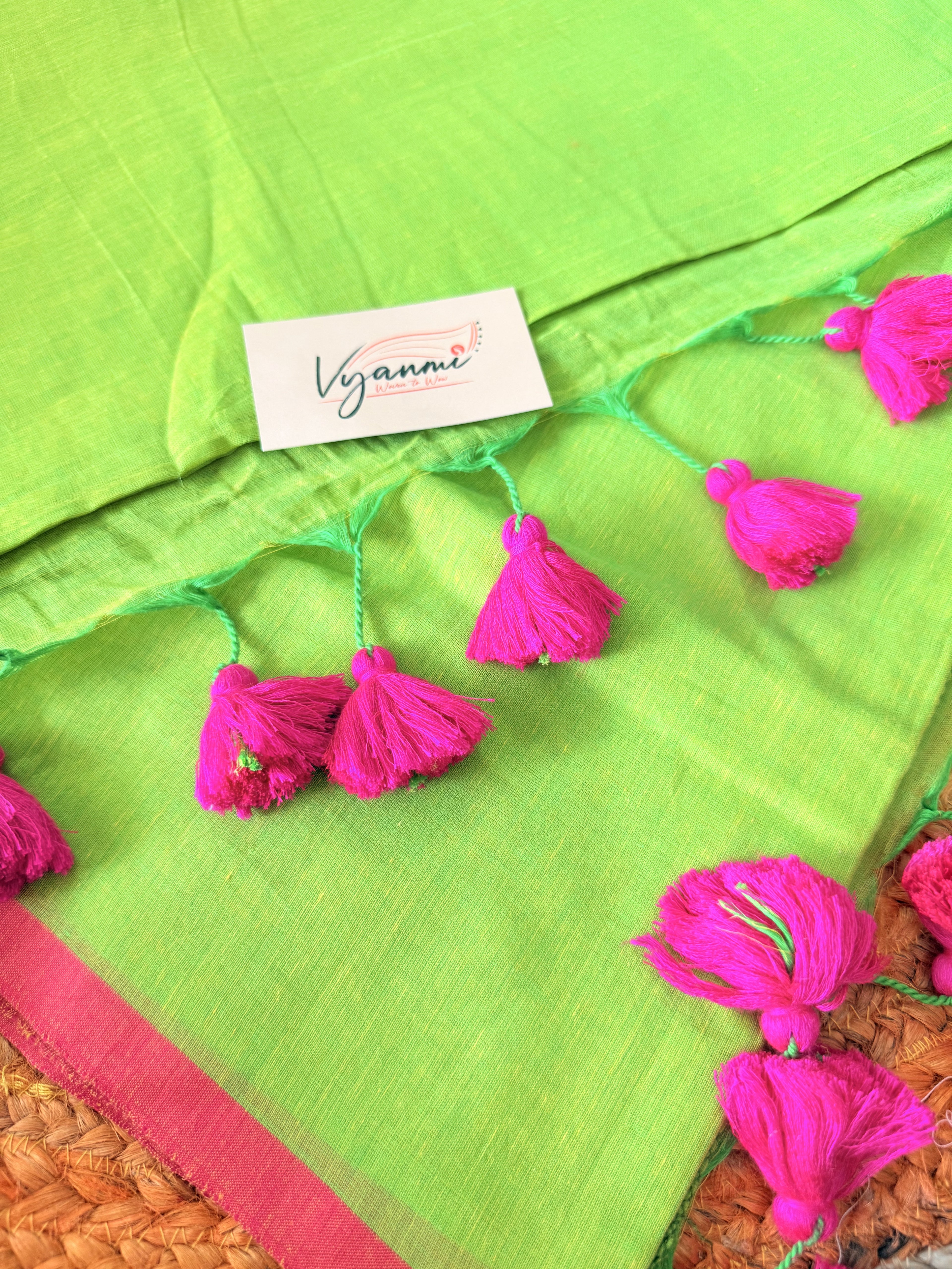 Vyanmi Limelight Mulmul Saree