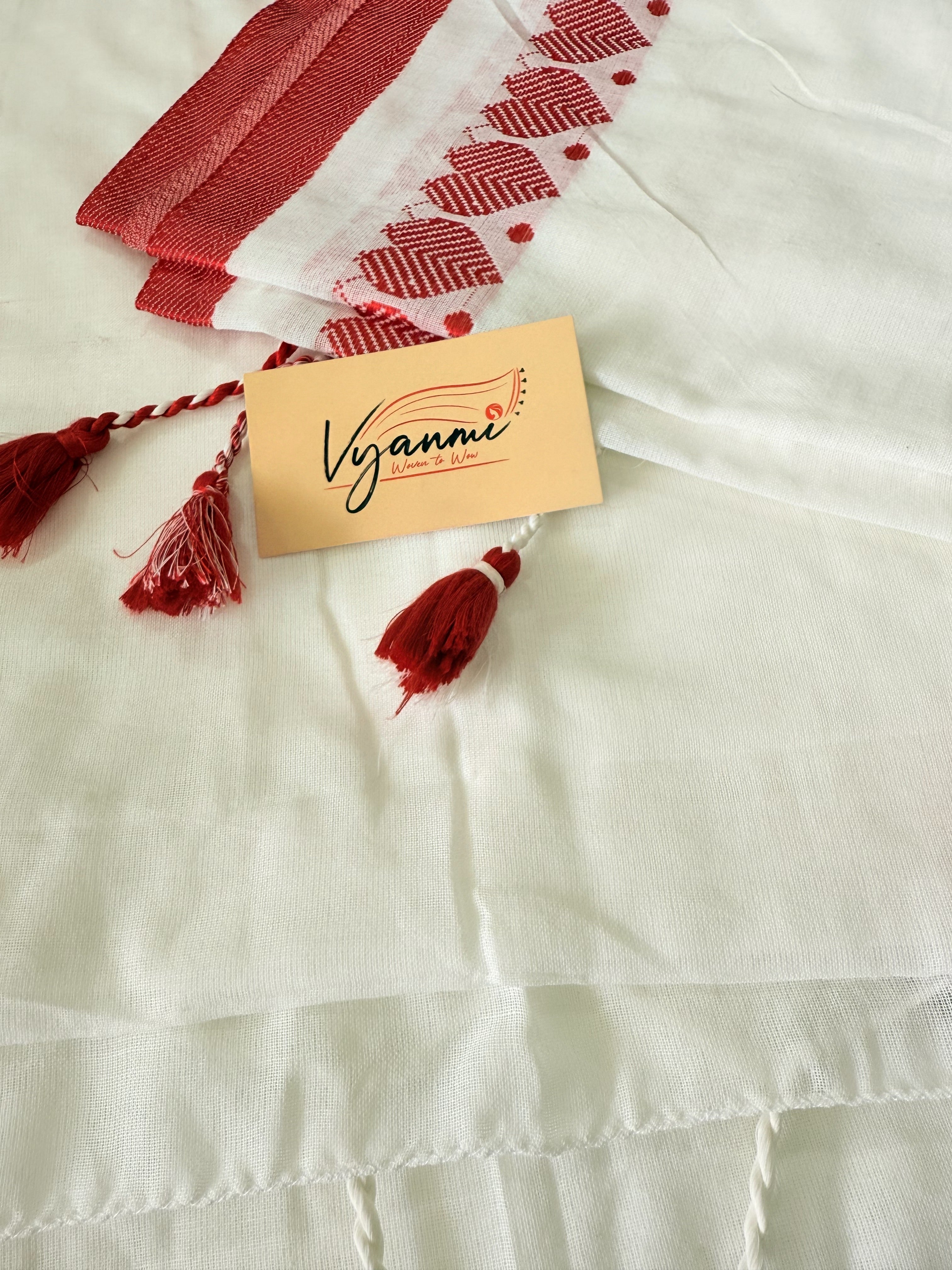 Vyanmi Shwet-Laal Handloom Saree