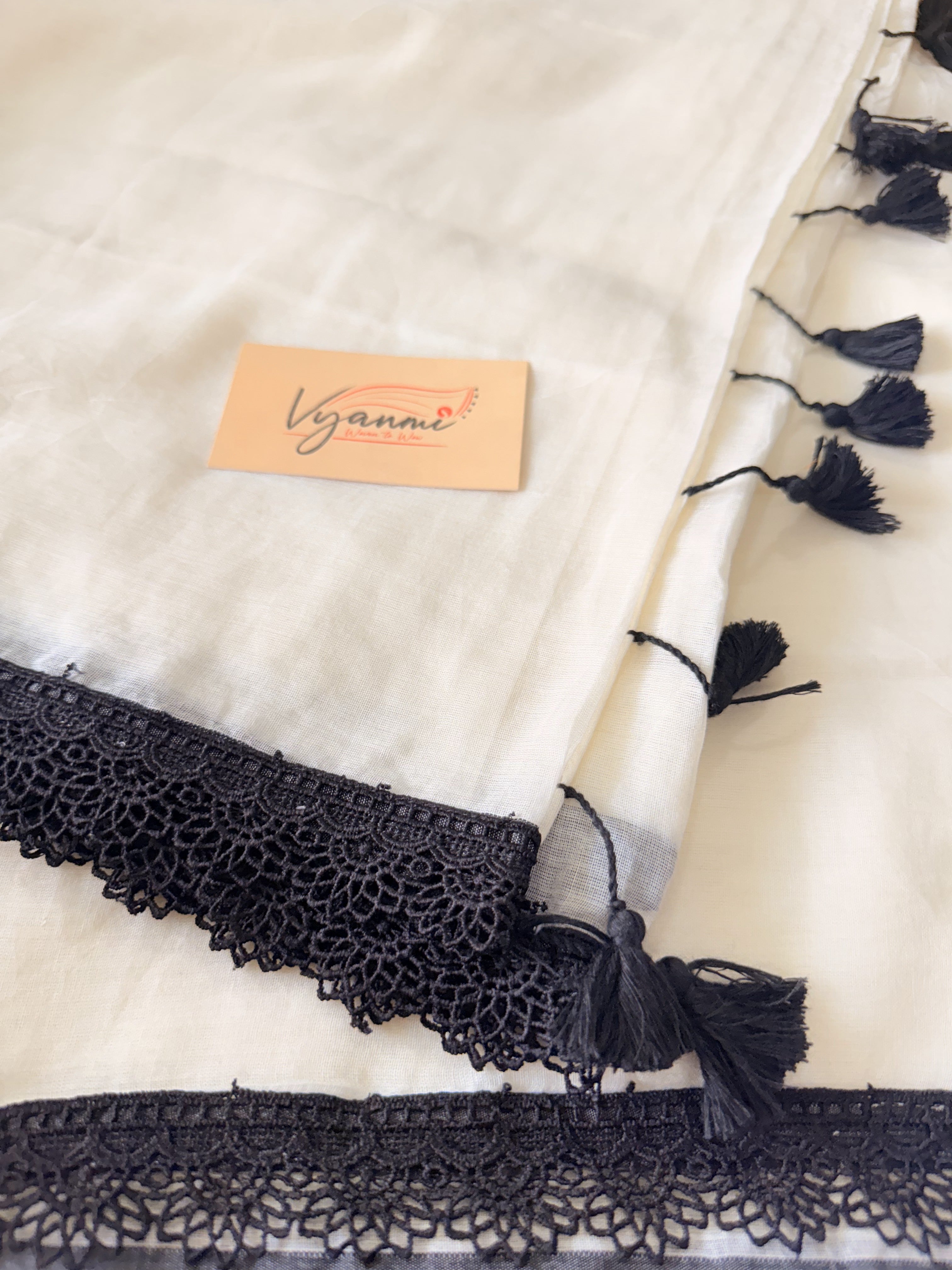 Vyanmi White Malai Mulmul Saree